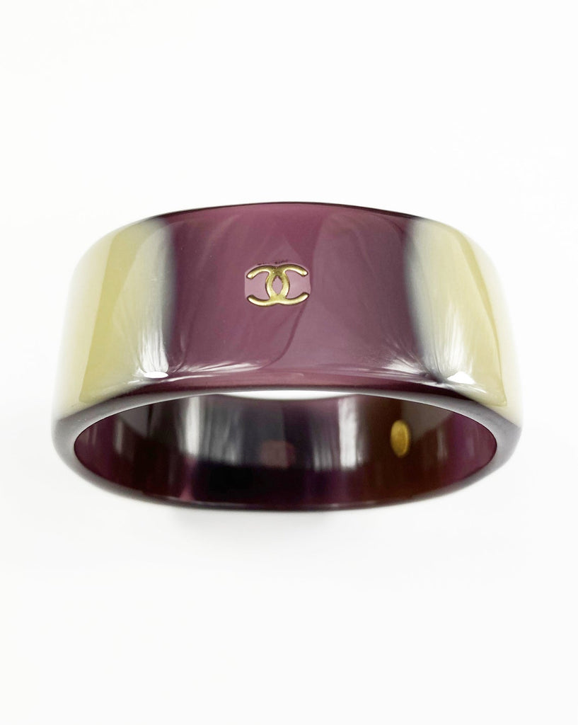 Fruit Vintage Chanel Purple and beige resin bangle. Features a classic interlocking CC logo to either side (this is a metal charm set into the resin).