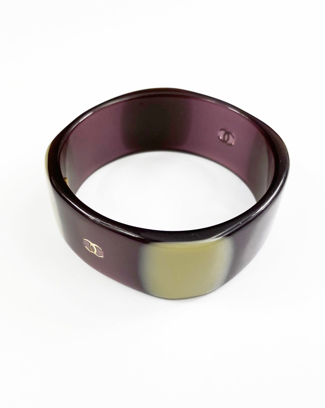 Fruit Vintage Chanel Purple and beige resin bangle. Features a classic interlocking CC logo to either side (this is a metal charm set into the resin).