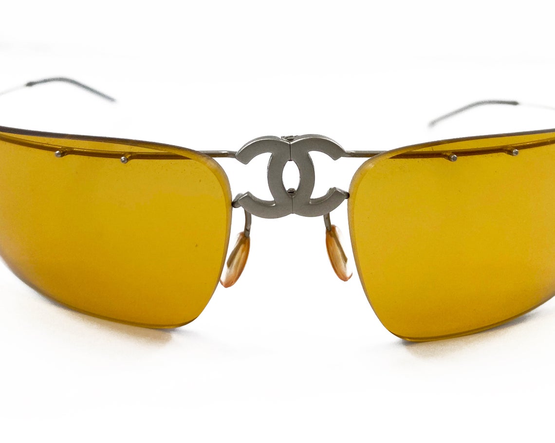 Fruit Vintage Chanel Y2K folding logo sunglasses. They feature Chanel CC logo monograms at the centre, and incredible folding body and light weight structure.