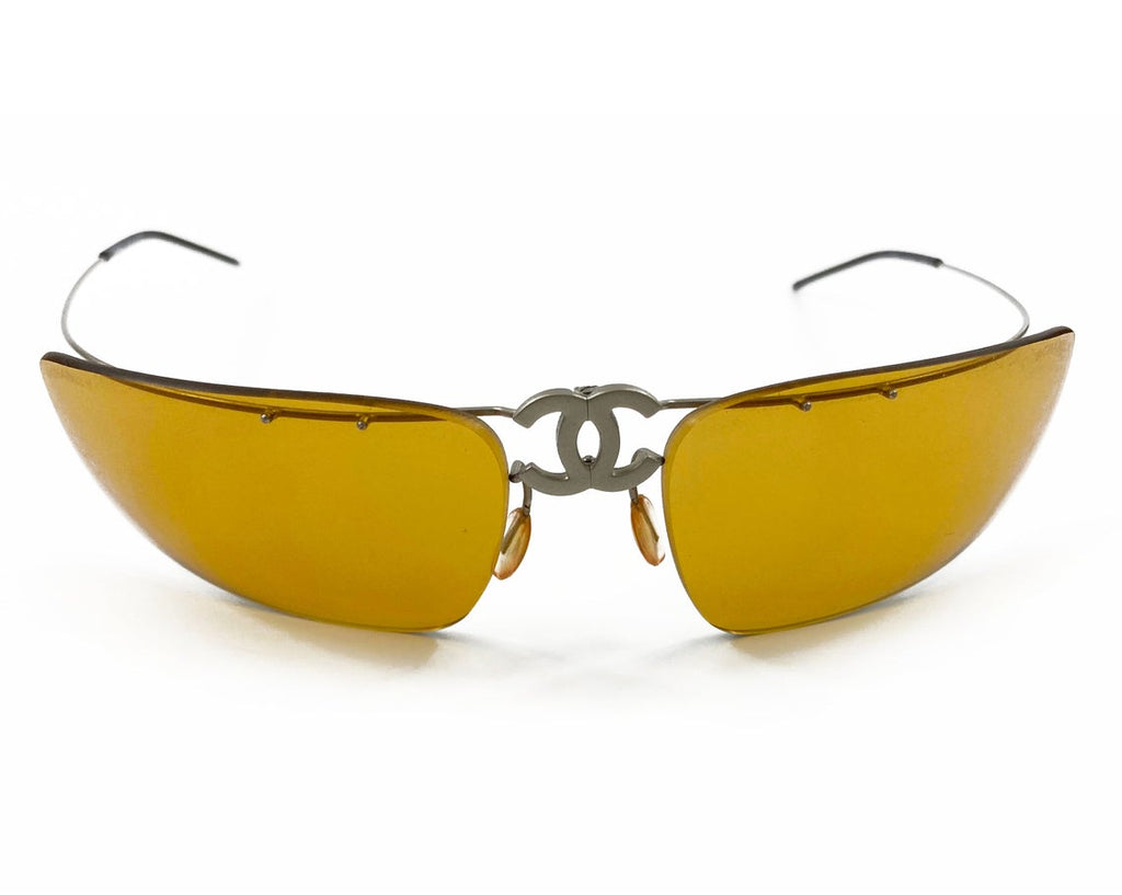 Fruit Vintage Chanel Y2K folding logo sunglasses. They feature Chanel CC logo monograms at the centre, and incredible folding body and light weight structure.