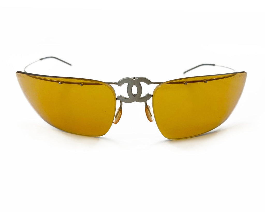 Fruit Vintage Chanel Y2K folding logo sunglasses. They feature Chanel CC logo monograms at the centre, and incredible folding body and light weight structure.