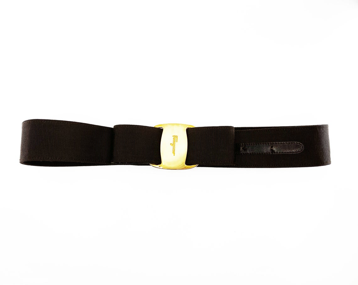 Fruit Vintage Salvatore Ferragamo 1980s bow belt in dark brown gross grain fabric. It features the iconic Ferragamo bow design with a large logo plate at front.