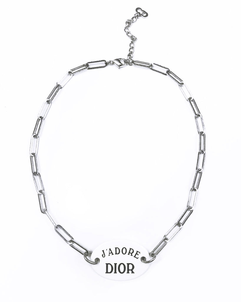 Fruit Vintage Christian Dior "Jadore Dior" logo necklace - perfectly sized for everyday wear. It features a reversible slogan that reads "email me Dior.com", adjustable chain and logo CD at rear.
