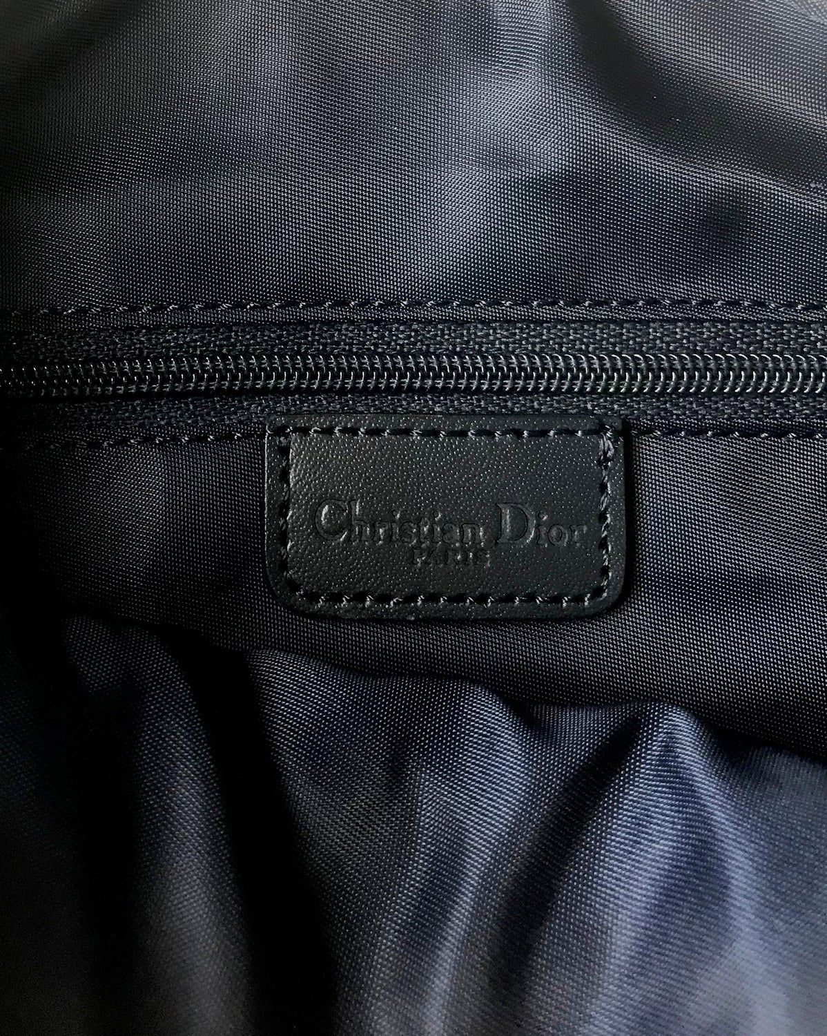 FRUIT vintage Christian Dior trotter logo mini purse in the iconic navy oblique monogram canvas. Features a small handle, logo zipper pull, gold hardware and navy leather trim.