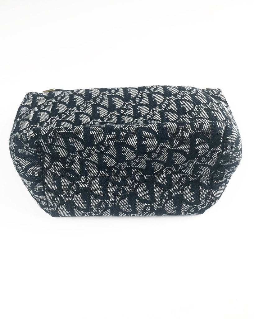 FRUIT vintage Christian Dior trotter logo mini purse in the iconic navy oblique monogram canvas. Features a small handle, logo zipper pull, gold hardware and navy leather trim.