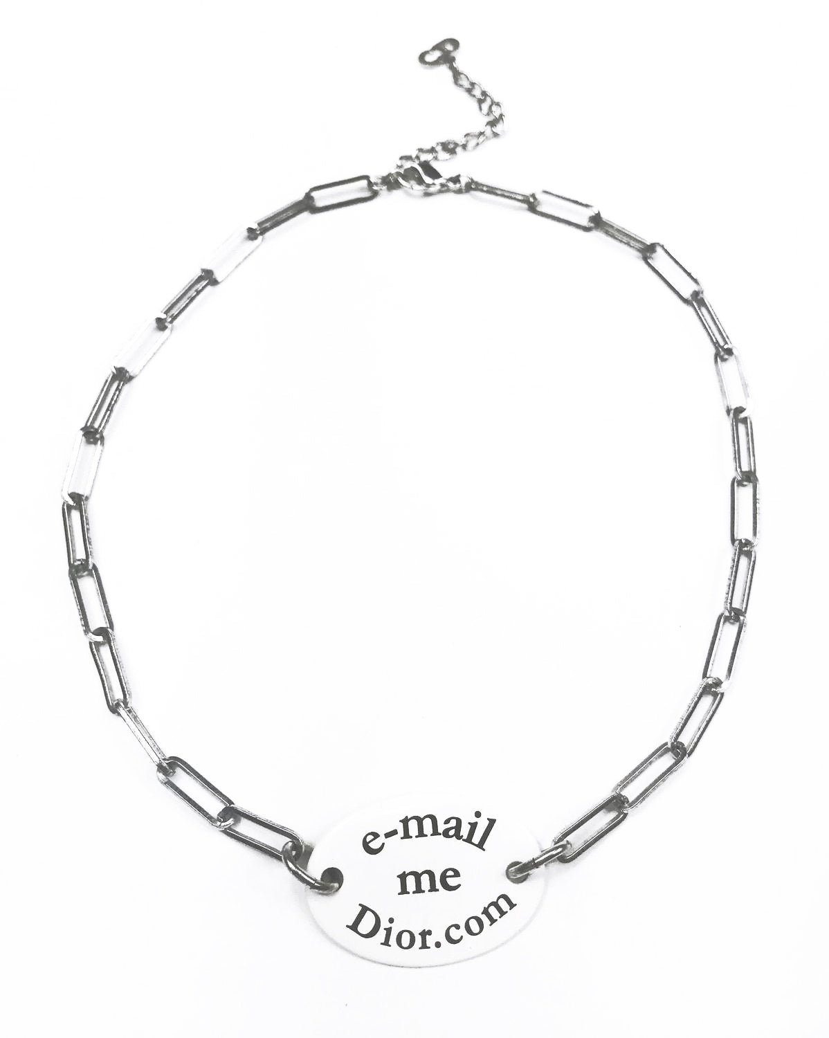 Fruit Vintage Christian Dior "Jadore Dior" logo necklace - perfectly sized for everyday wear. It features a reversible slogan that reads "email me Dior.com", adjustable chain and logo CD at rear.