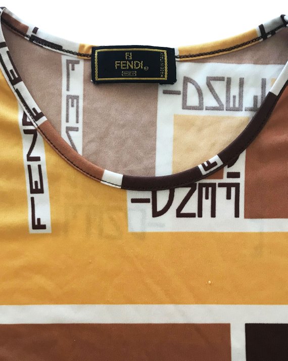 FRUIT vintage Fendi Retro Logo print tee the graphic Fendi print is from the 90s. The design is a throwback to the 1970s Fendi heritage logo.