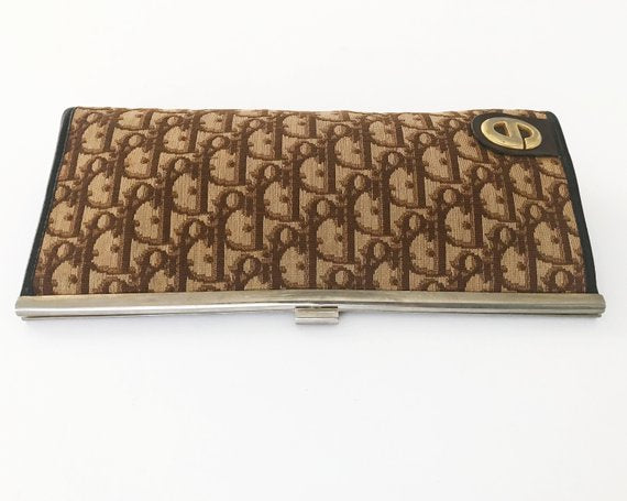 FRUIT vintage 1970s Christian Dior clutch bag is made of Brown oblique monogram logo trotter print canvas and features a gold hardware clip top closure.