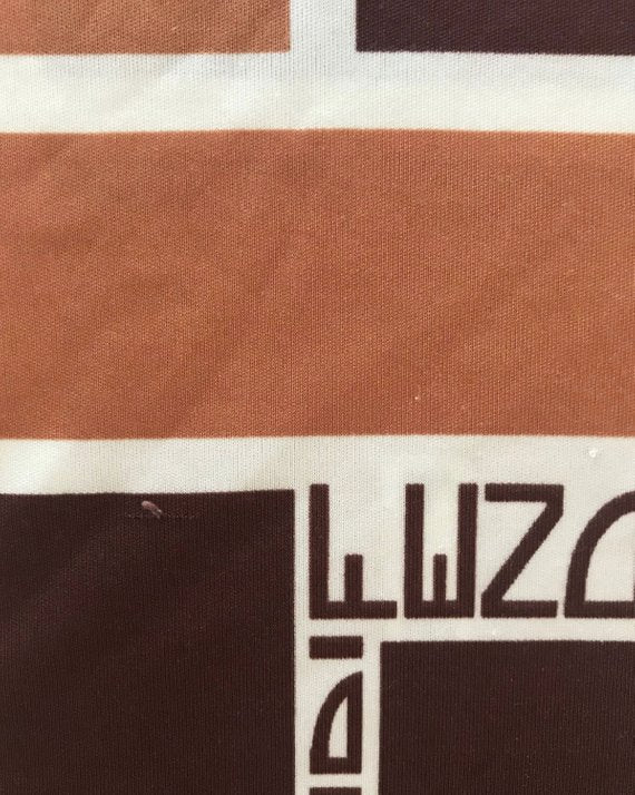 FRUIT vintage Fendi Retro Logo print tee the graphic Fendi print is from the 90s. The design is a throwback to the 1970s Fendi heritage logo.