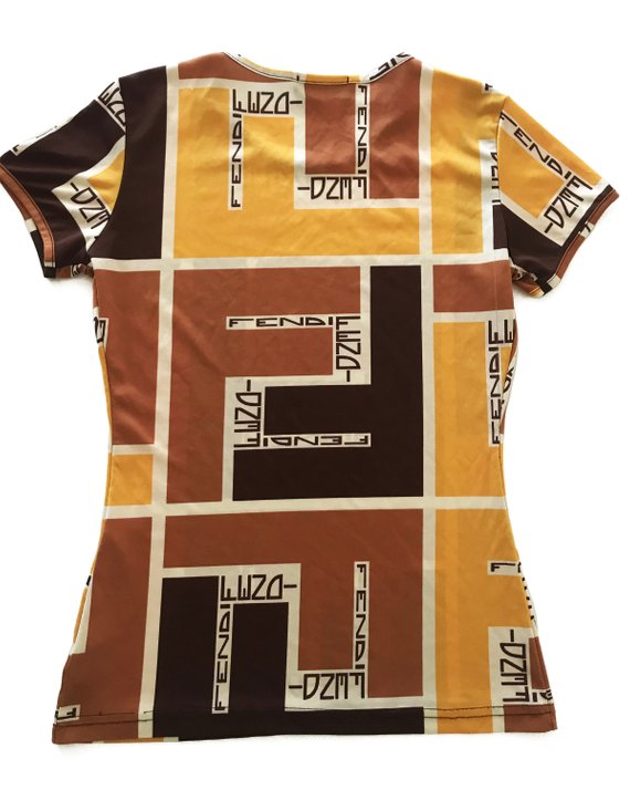 FRUIT vintage Fendi Retro Logo print tee the graphic Fendi print is from the 90s. The design is a throwback to the 1970s Fendi heritage logo.