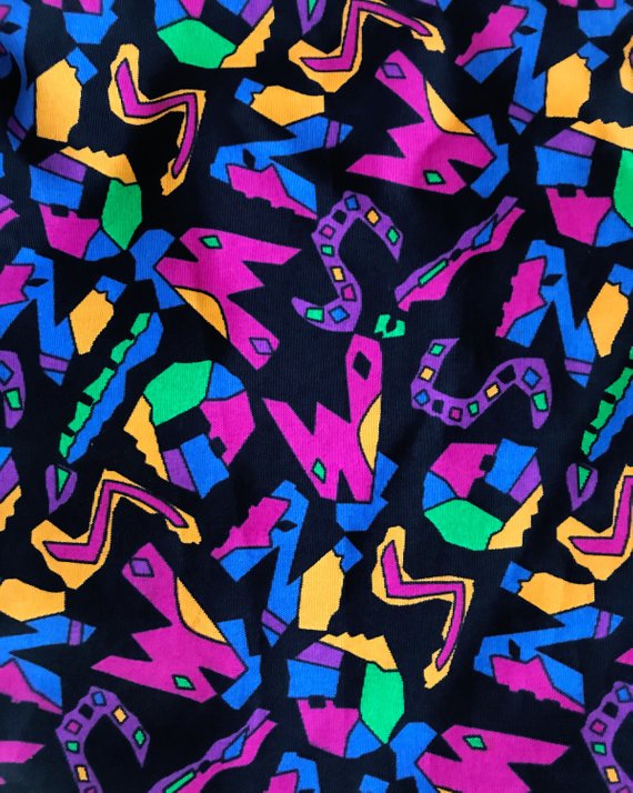 Fruit Vintage 1980s Missoni beach bag in a psychedelic logo printed nylon fabric. Features a zipper closure at top and internal zipped pocket.