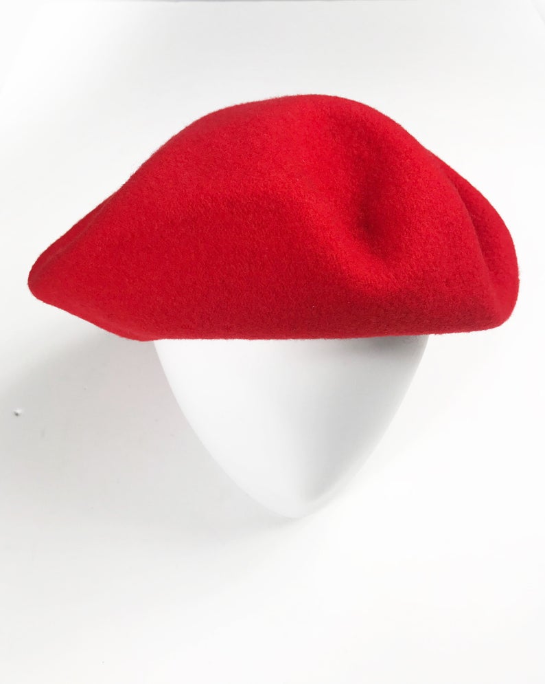 FRUIT Vintage Moschino logo beret hat. It features large embroidered gold text with the slogal "Moschinon Moschinoff" and a classic beret hat shape.