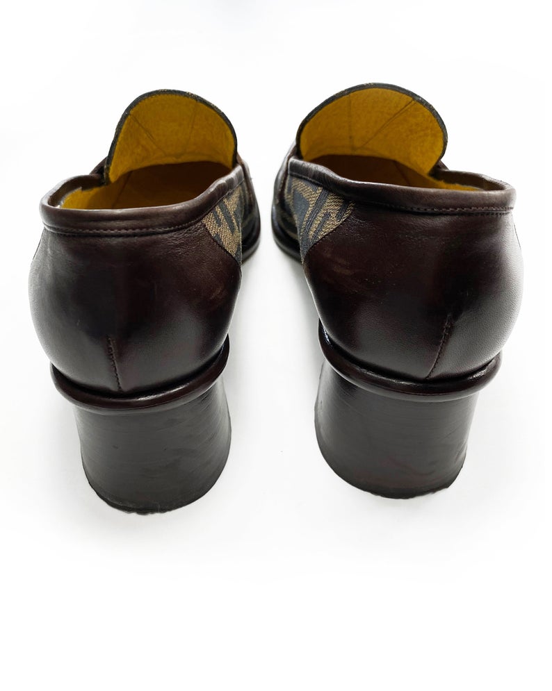 FRUIT Vintage Fendi Zucca monogram print loafers dating to the 1990s. So perfect for everyday, they look amazing styled with jeans! Come with original 1990s Fendi box.