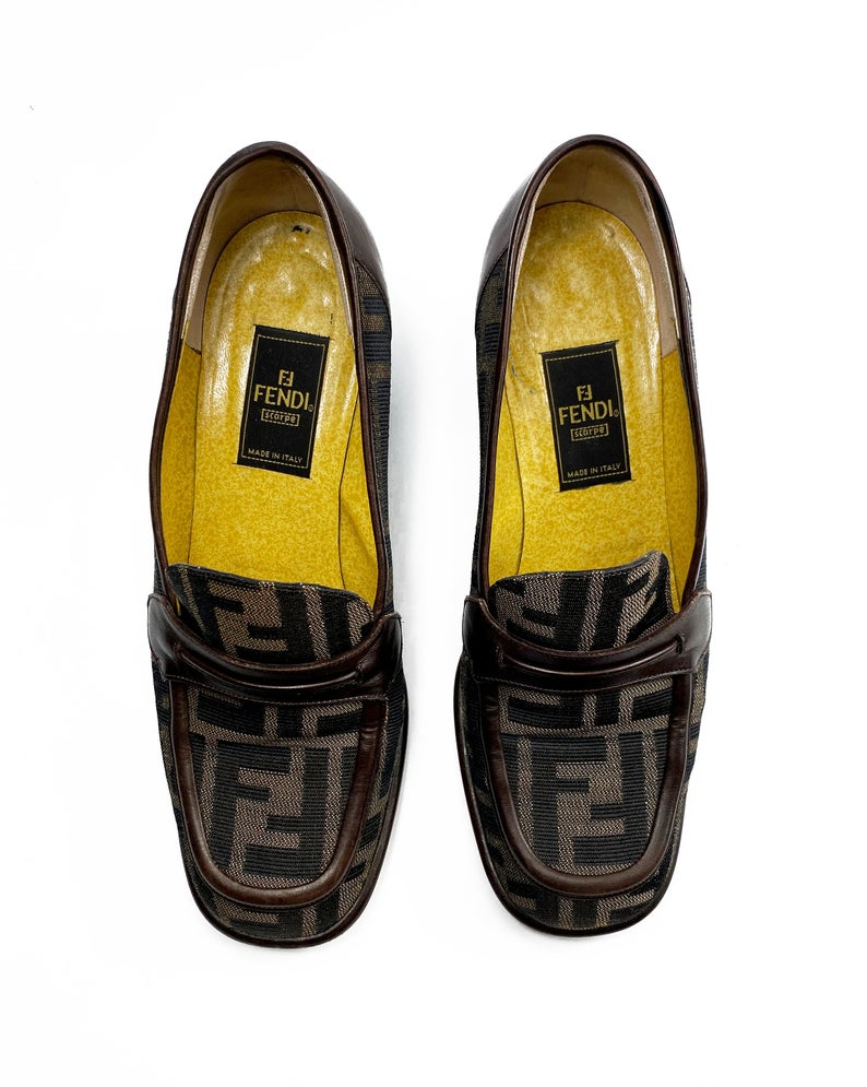 FRUIT Vintage Fendi Zucca monogram print loafers dating to the 1990s. So perfect for everyday, they look amazing styled with jeans! Come with original 1990s Fendi box.