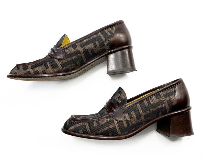 FRUIT Vintage Fendi Zucca monogram print loafers dating to the 1990s. So perfect for everyday, they look amazing styled with jeans! Come with original 1990s Fendi box.