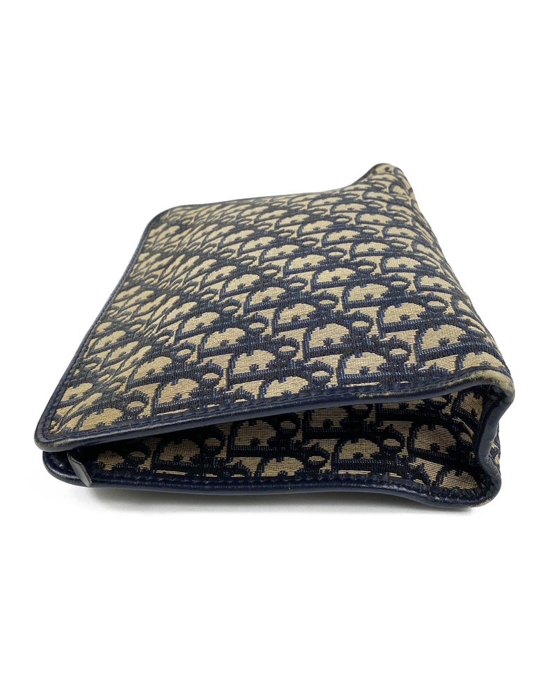 FRUIT Vintage Christian Dior 1980s navy trotter oblique monogram clutch bag. Features a classic pochette style shape with top zipper, internal pockets and vinyl lining.