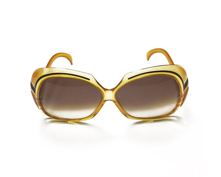 Fruit Vintage Christian Dior yellow 1970s oversize logo sunglasses in excellent condition. They feature Dior CD logos on each arm and brown gradient lenses.