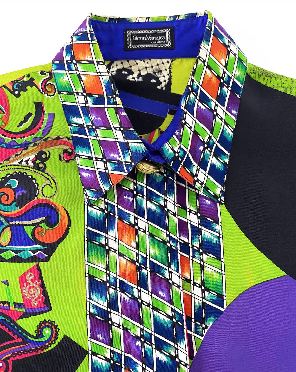 FRUIT Vintage Gianni Versace rare Vogue print silk shirt from the Spring 1991 collection. This is a very special, museum worthy piece! It features the iconic Vogue print in large scale all over and gold feature buttons on collar and cuff.