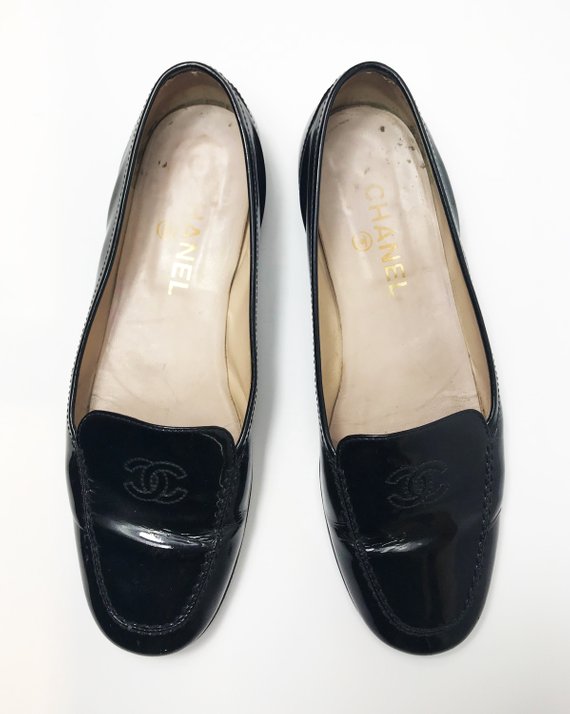 Fruit Vintage Chanel patent leather logo monogram top stitch 1990s loafer