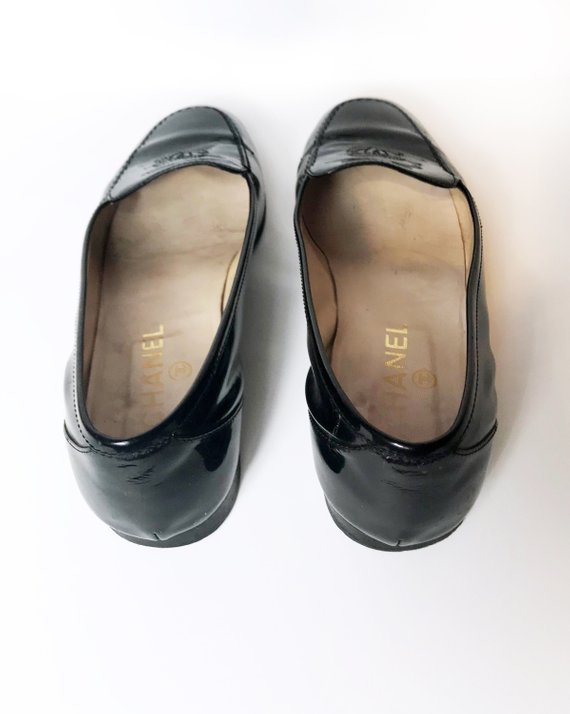 Fruit Vintage Chanel patent leather logo monogram top stitch 1990s loafer