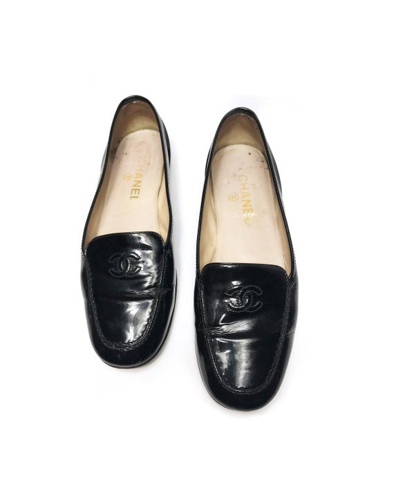 Fruit Vintage Chanel patent leather logo monogram top stitch 1990s loafer