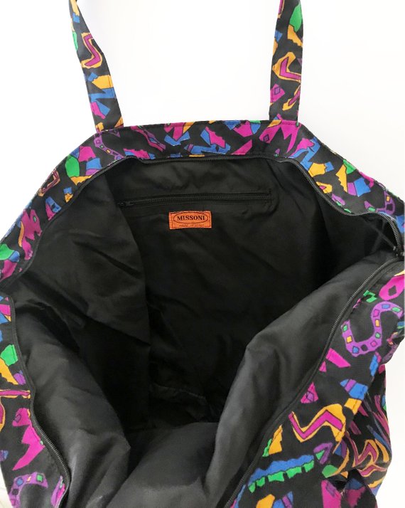 Fruit Vintage 1980s Missoni beach bag in a psychedelic logo printed nylon fabric. Features a zipper closure at top and internal zipped pocket.