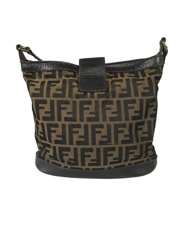 FRUIT Vintage Fendi Zucca cross body bucket bag dating to the 1980s. It features the classic Fendi Zucca monogram canvas, front embossed logo, top push button closure and long adjustable cross body strap.