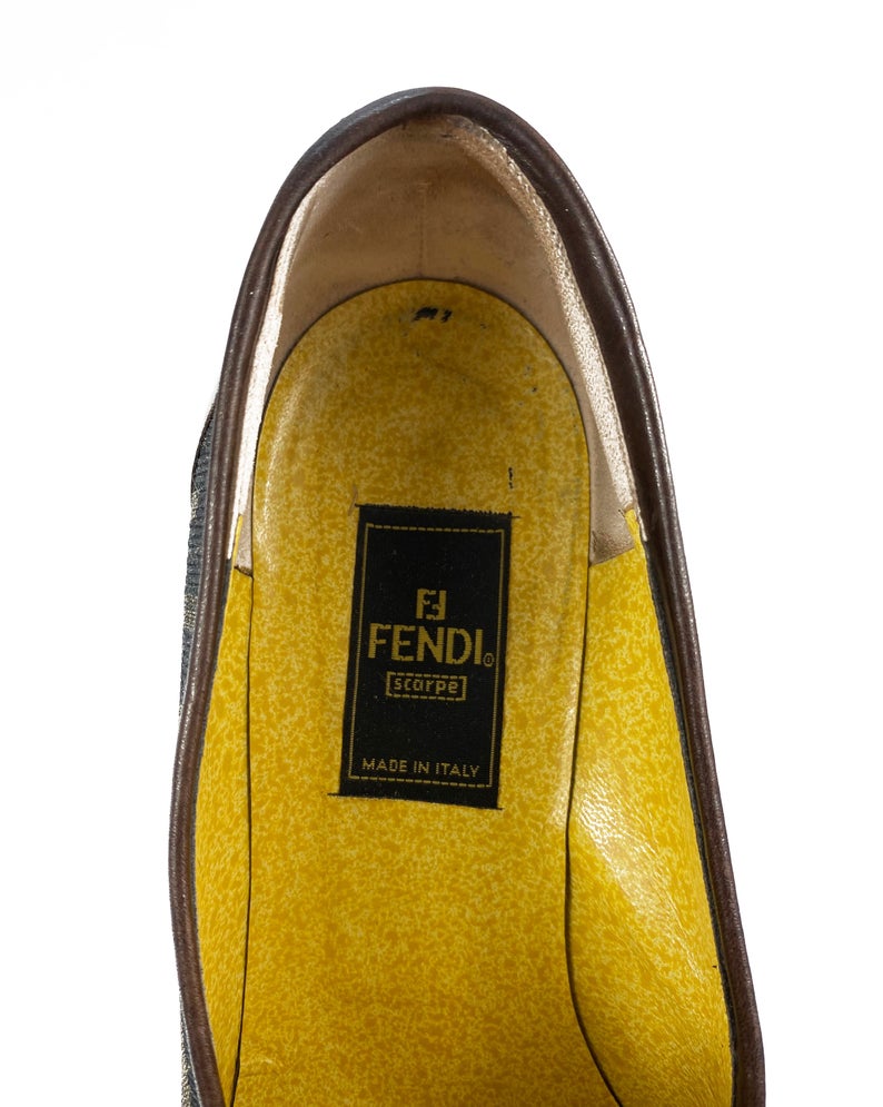 FRUIT Vintage Fendi Zucca monogram print loafers dating to the 1990s. So perfect for everyday, they look amazing styled with jeans! Come with original 1990s Fendi box.
