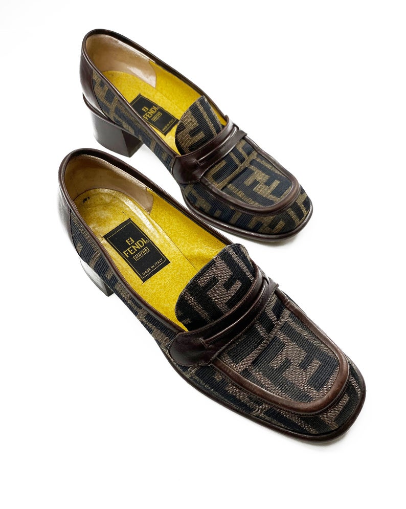 FRUIT Vintage Fendi Zucca monogram print loafers dating to the 1990s. So perfect for everyday, they look amazing styled with jeans! Come with original 1990s Fendi box.