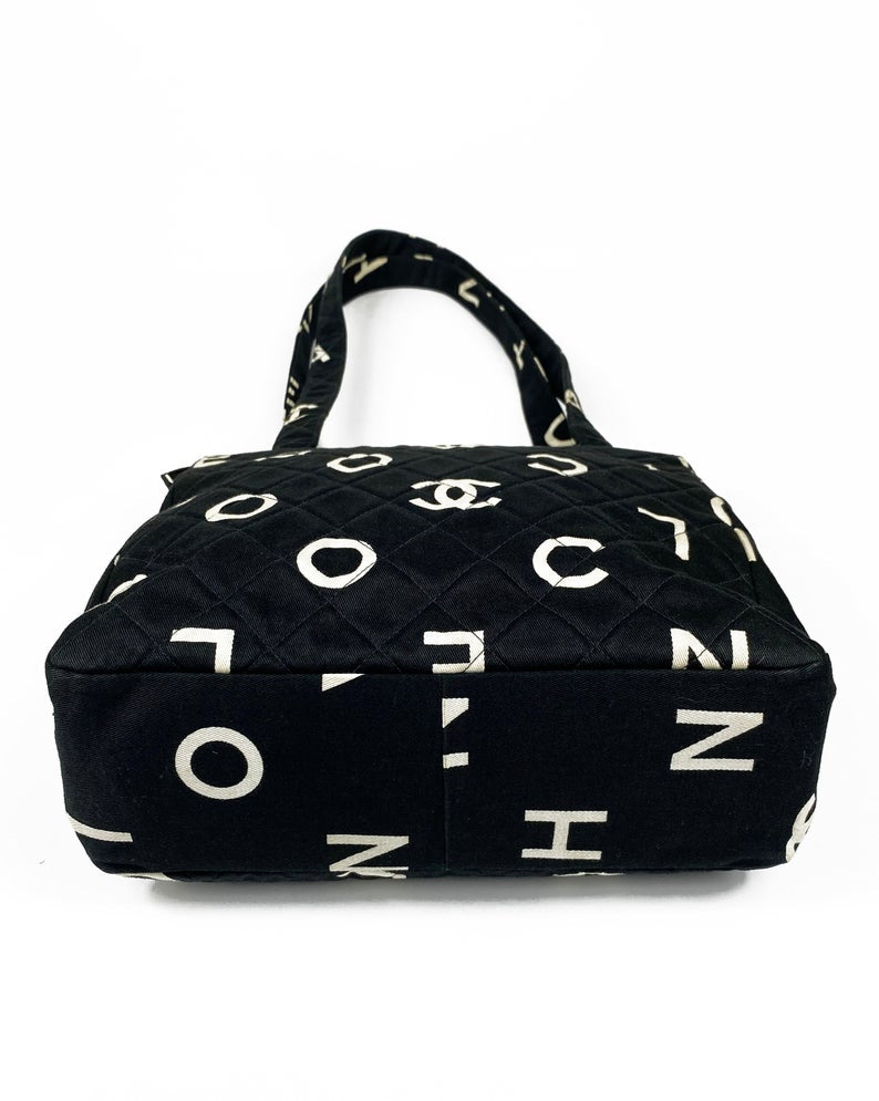 Chanel 1997 Logo Zipper Tote Bag – FRUIT Vintage